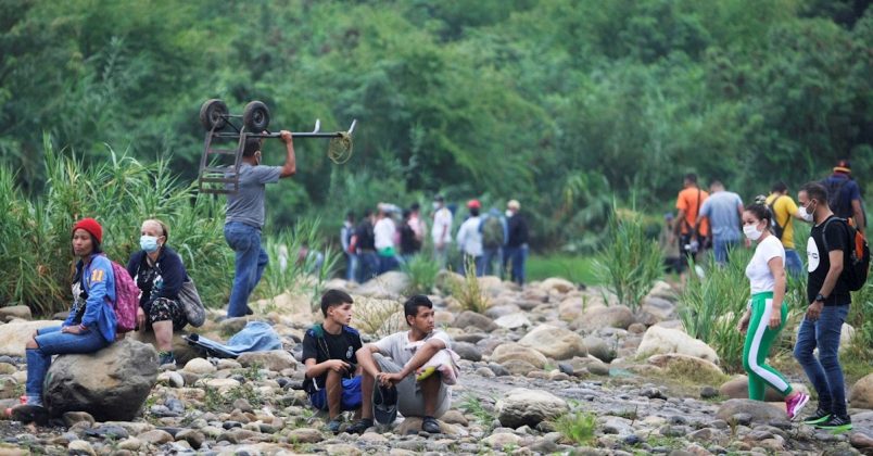 Las trochas son los caminos que buscan los venezolanos para cruzar
