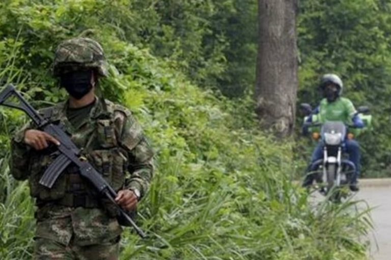 Colombia militariza frontera con Venezuela para controlar las trochas
