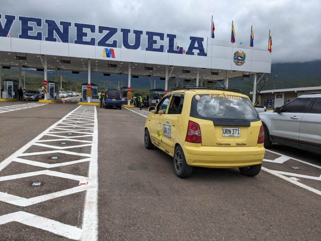 Taxistas amenazan con bloquear puentes entre Colombia y Venezuela ¿Cuál es la razón?