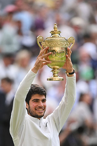 Jovem espanhol destrona Djokovic e faz história em Wimbledon