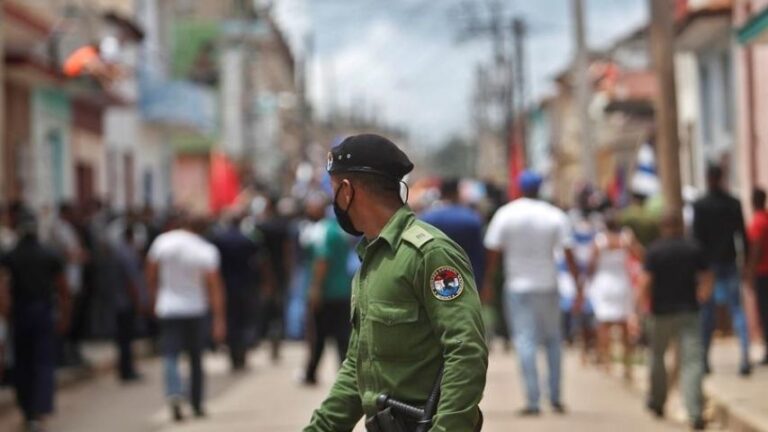 EEUU advierte a Cuba que habrá sanciones si recurre a la violencia el 15N