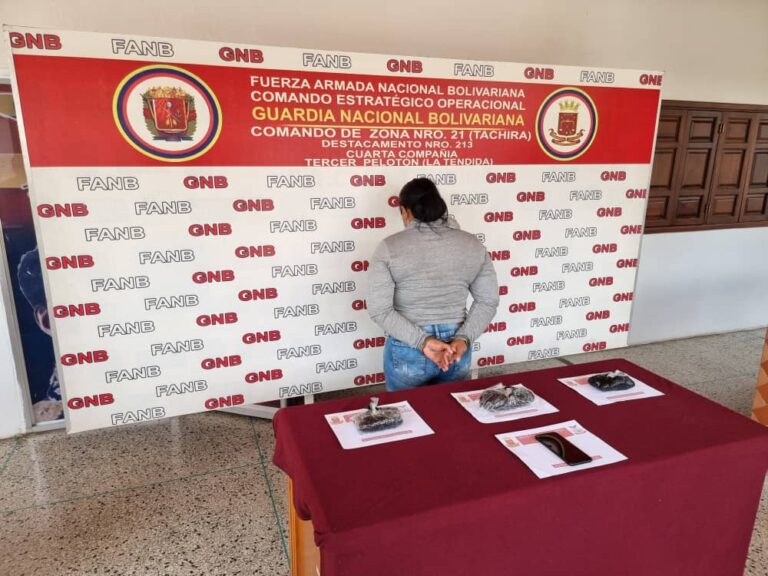 Mujer es detenida en La Tendida con cocaína oculta en su ropa interior