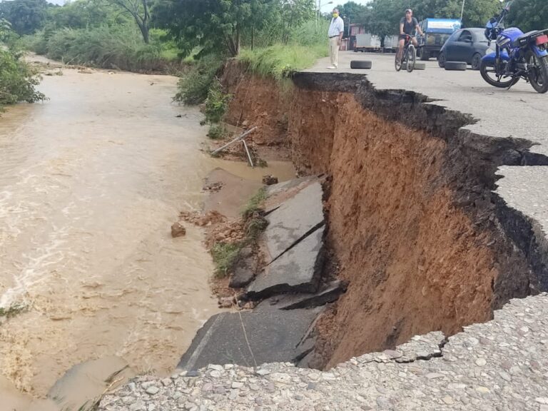 Cedió otro tramo de la carretera San Antonio-Ureña