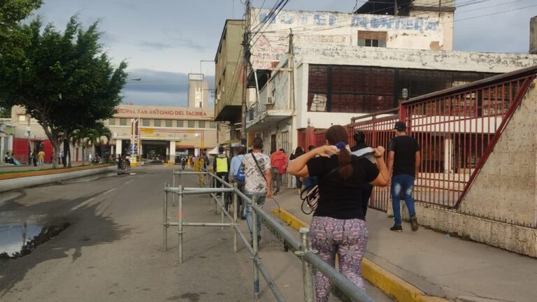 Este miércoles ingresan a Colombia venezolanos con terminal de cédula impar