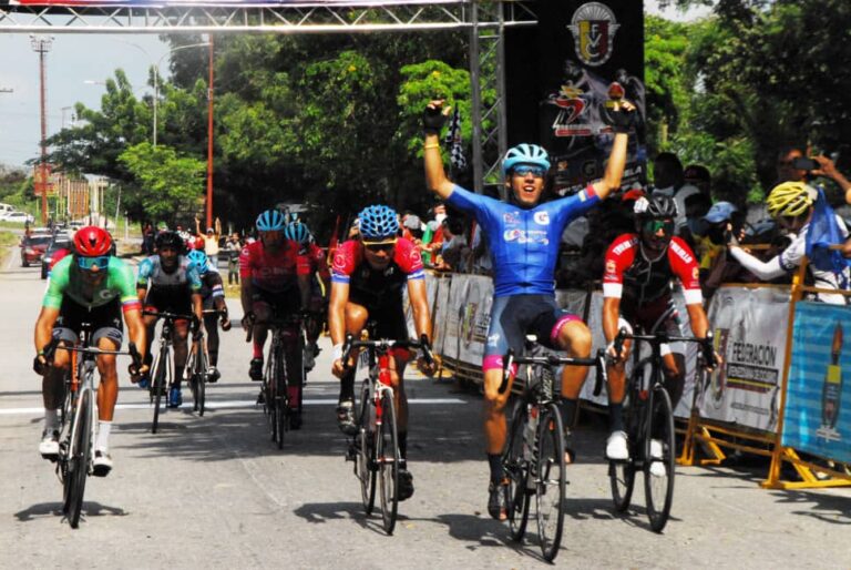 Revolcón en la Vuelta a Venezuela: César Sanabria ganó sexta etapa y José García, nuevo líder