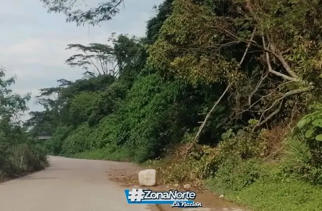 Derrumbes en la autopista tramo Lobatera – Colón mantienen en alerta a los conductores