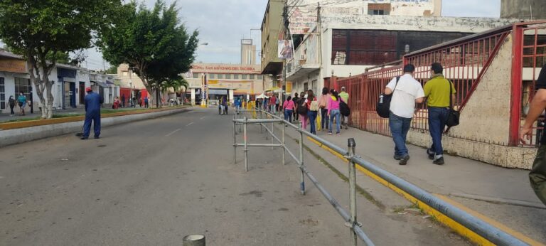 Así avanza el tránsito de ciudadanos por la avenida Venezuela
