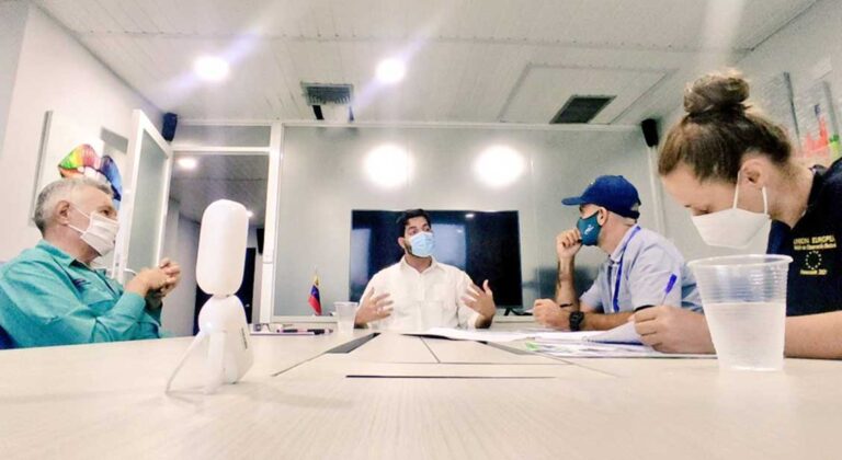 Candidatos de la Alianza Democrática denuncian ventajismo del oficialismo ante observadores de la UE