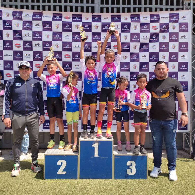 Ciclismo regional homenajeó al profesor Hernán Obando