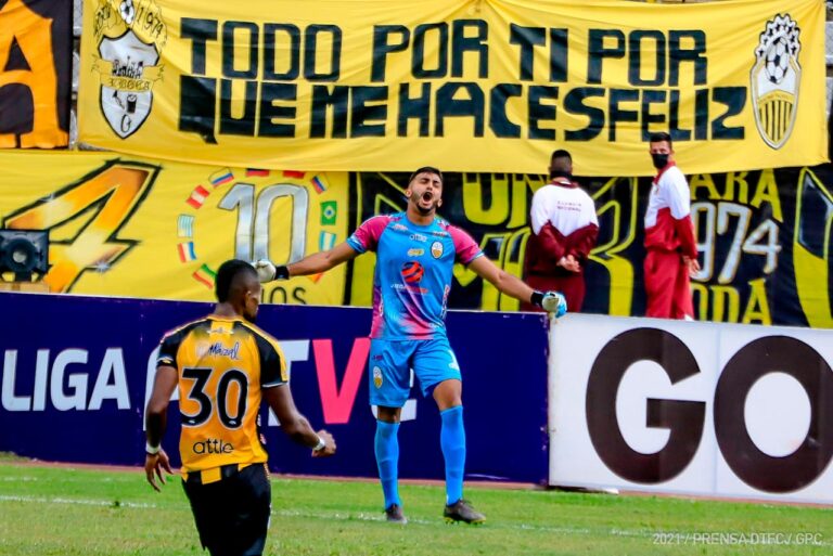 Varela: “El domingo jugaremos un lindo clásico”