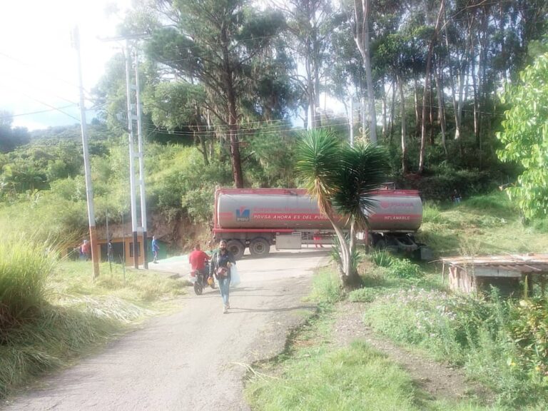 Alerta: Gandola de PDVSA podría causar daños en Capacho Nuevo y Viejo