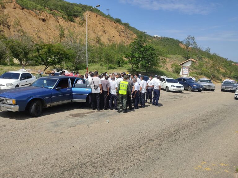 Conductores de carritos por puesto protestan contra la piratería en San Antonio