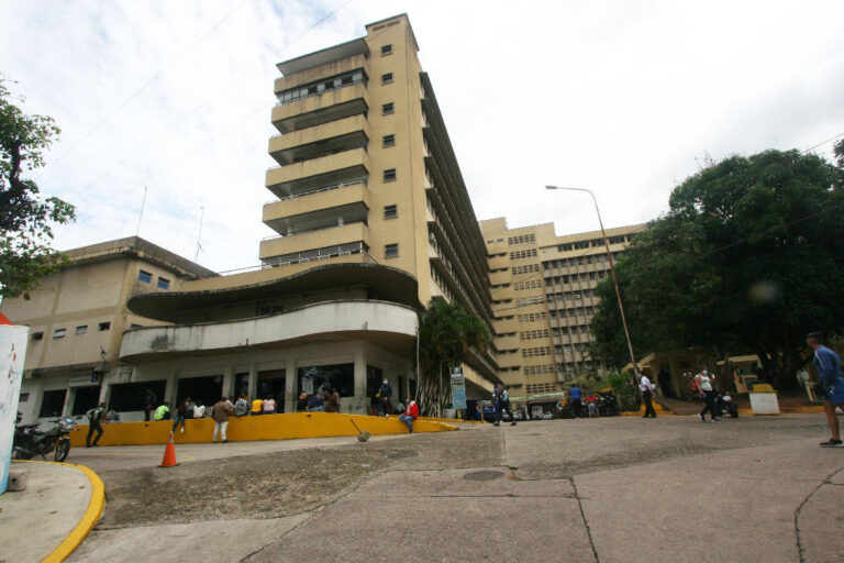 32 pacientes recluidos en área covid-19 del Hospital Central