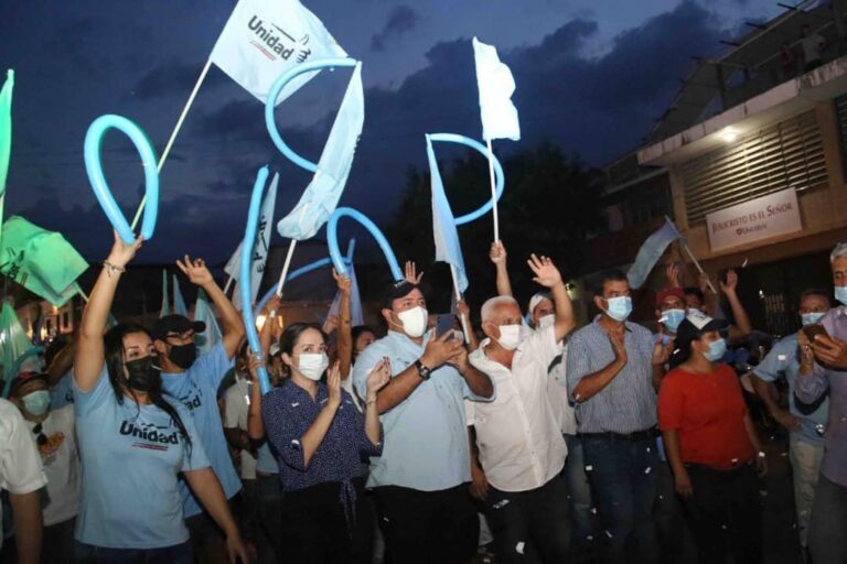 Andrade prometió indemnizar al pueblo de la frontera