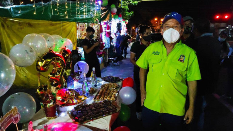 Inaugurado bazar navideño en la avenida 19 de Abril