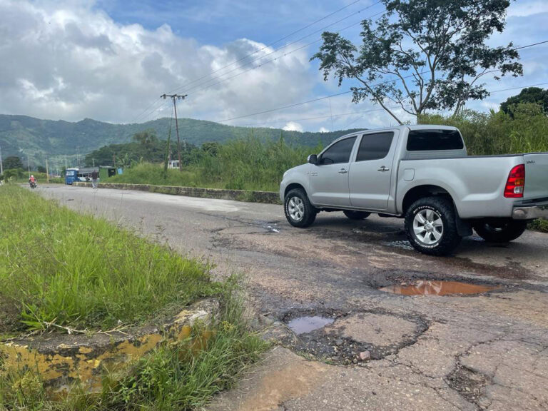 Claman el arreglo inmediato de la avenida “Cristóbal Colón”