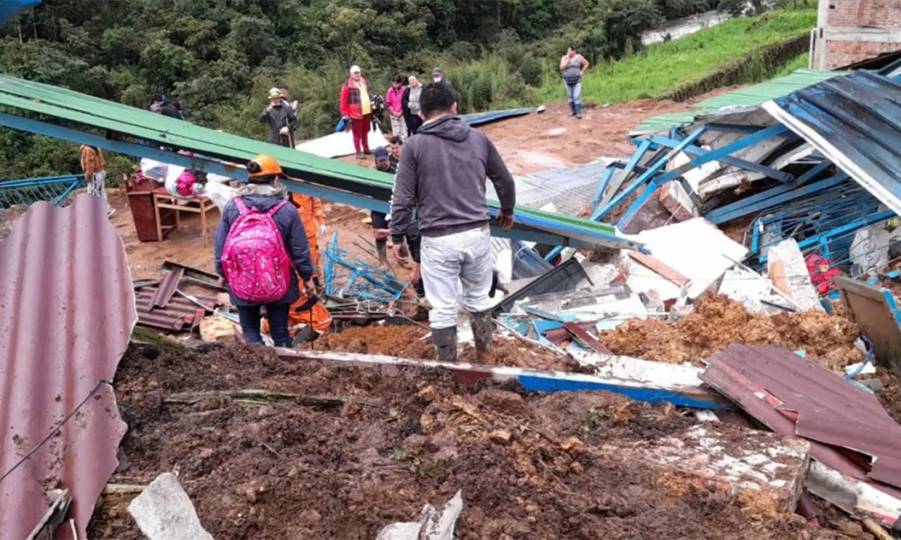 Lluvias en Colombia provocan avalancha de lodo que dejó 14 muertos entre ellos 6 venezolanas