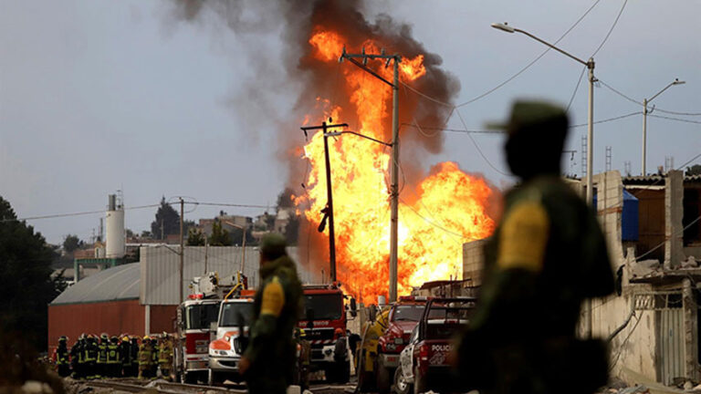 Al menos tres muertos por explosión de gasoducto en México