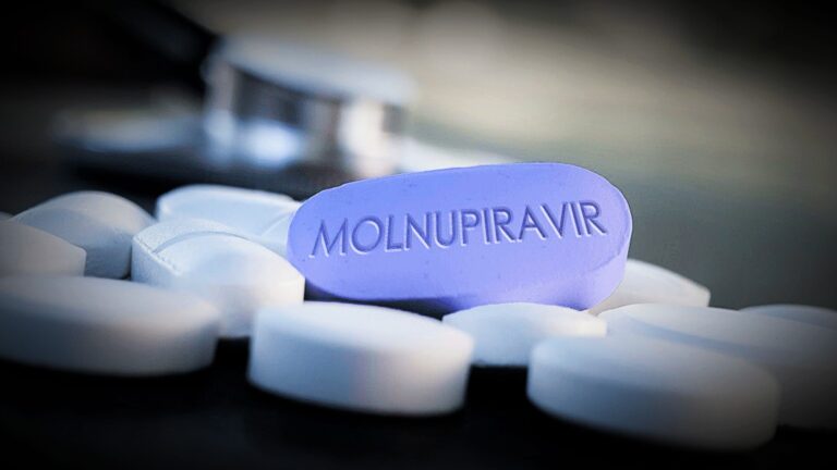 Diez claves sobre Molnupiravir, la pastilla contra el coronavirus cuyo nombre se inspiró en el martillo de Thor