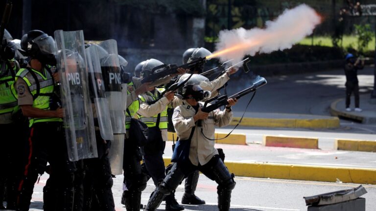 Anulan sobreseimiento a 50 policías acusados por violación de DDHH durante protestas de 2017 y 2018