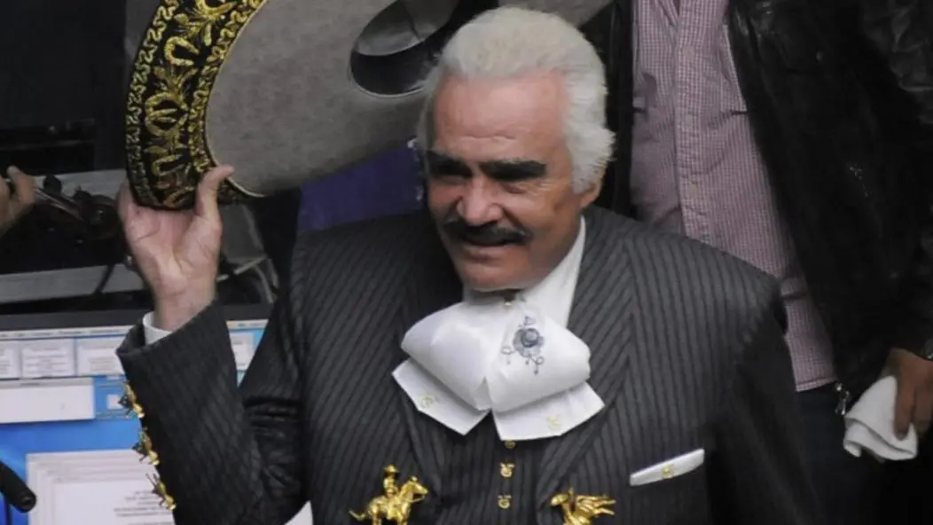 Vicente Fernández salió de terapia intensiva y presenta mejoría