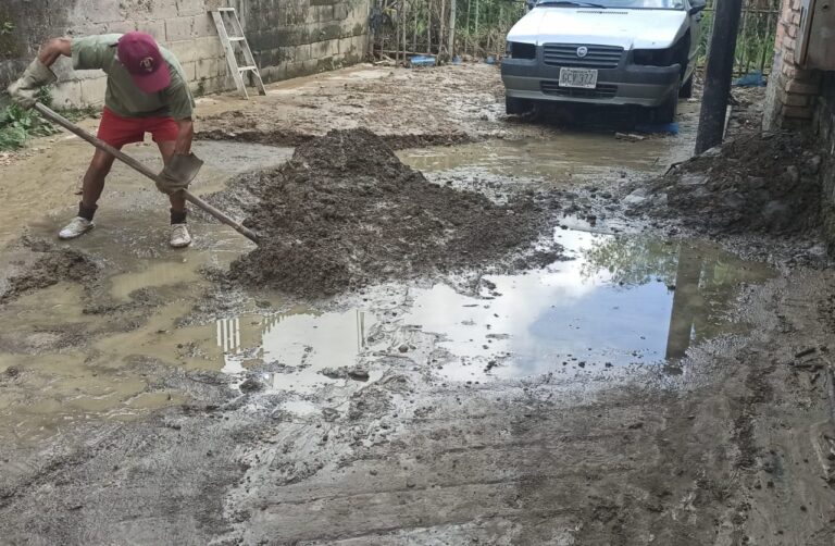 Aguas negras y barro clausuraron vías en Zorca-San Josecito