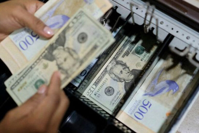Venezuela saldrá de la hiperinflación, pero deja un alto costo de la vida en dólares