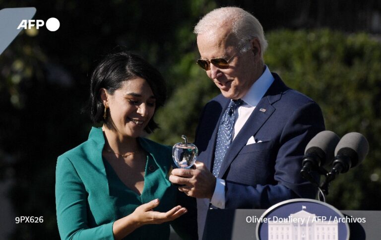 El jardín de Juliana Urtubey, un bálsamo para alumnos inmigrantes en Estados Unidos