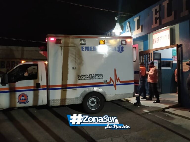 Una adolescente lesionada tras colisión entre moto y carro en Naranjales