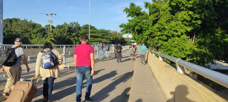 Comprar, recibir atención sanitaria, trabajar y migrar: algunos de los motivos para cruzar el puente