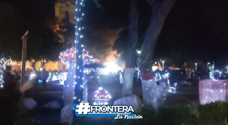 Ureña celebró sus 170 años de fundada con encendido navideño