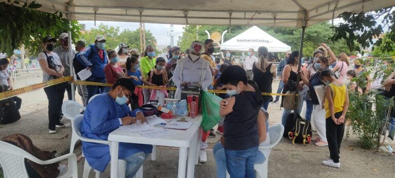 Instalan punto de vacunación contra la covid-19 en La Parada