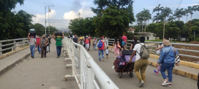 Exigencia del carnet de vacunación no aplicará en los puentes binacionales