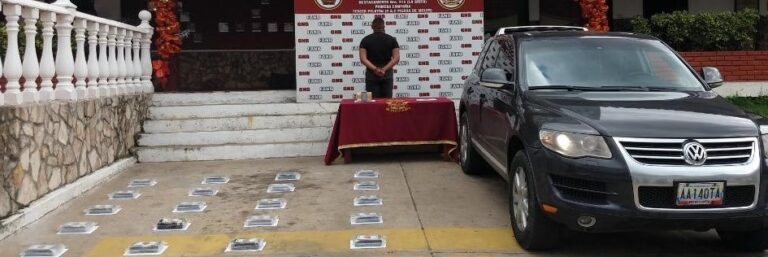 Medida privativa de libertad a tres personas por tráfico de drogas