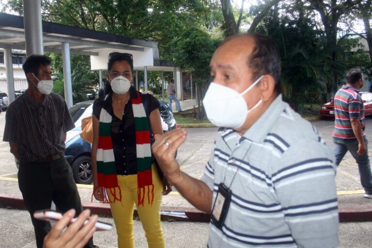 Temen renuncia masiva de trabajadores en el HC