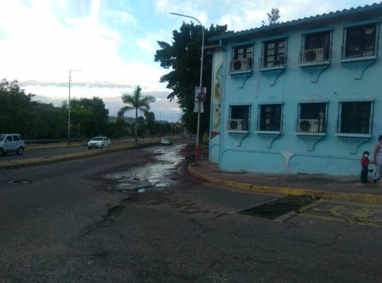 Aguas negras contaminan la calle 10 de Táriba
