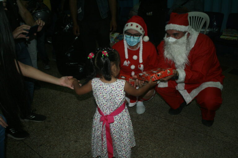 Agasajados en Corposalud niños y niñas pertenecientes al Programa de VIH del HC
