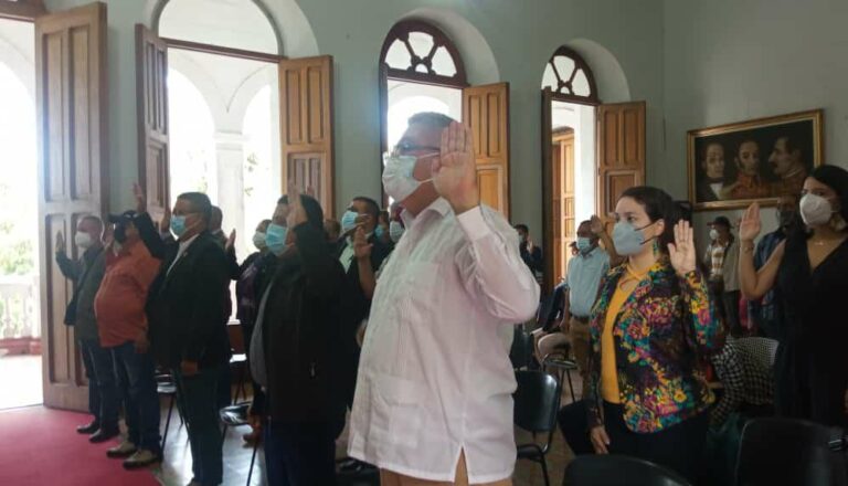 Juramentan a diputados suplentes