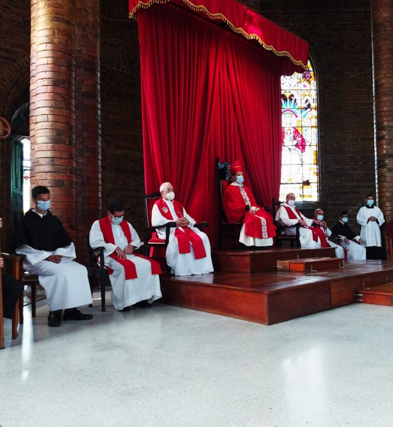 Oraciones, flores y canciones para la patrona de Junín