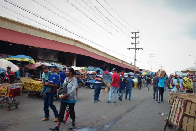 UCAB: Entre 24% y 34% redujeron los venezolanos el gasto en alimentos