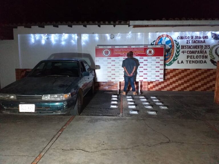 Detectan droga en compartimento secreto de tanque de combustible