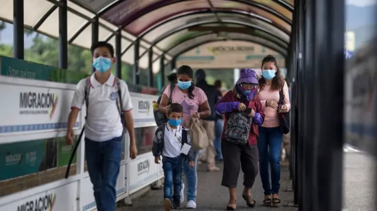 Colombia vacunará en sus fronteras contra el covid-19 a migrantes