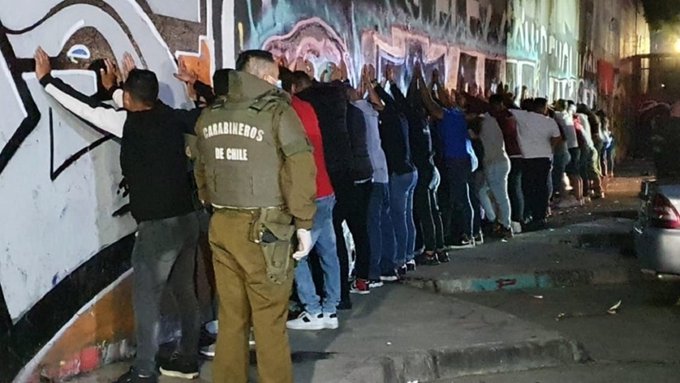 Detienen a 41 venezolanos tras balacera en fiesta clandestina en Chile