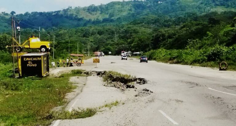 Hundimiento en la autopista, tramo Colón-Lobatera