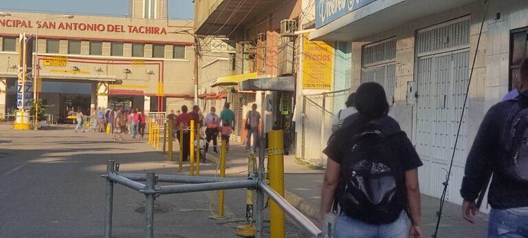 Frontera concurrida este lunes 3E