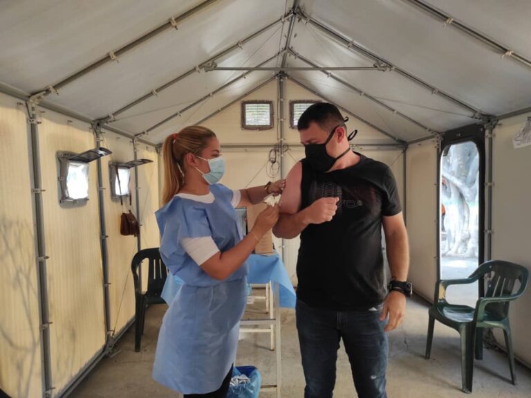 Exalcalde Gómez insta a la ciudadanía a aplicarse la tercera dosis Sinopharm