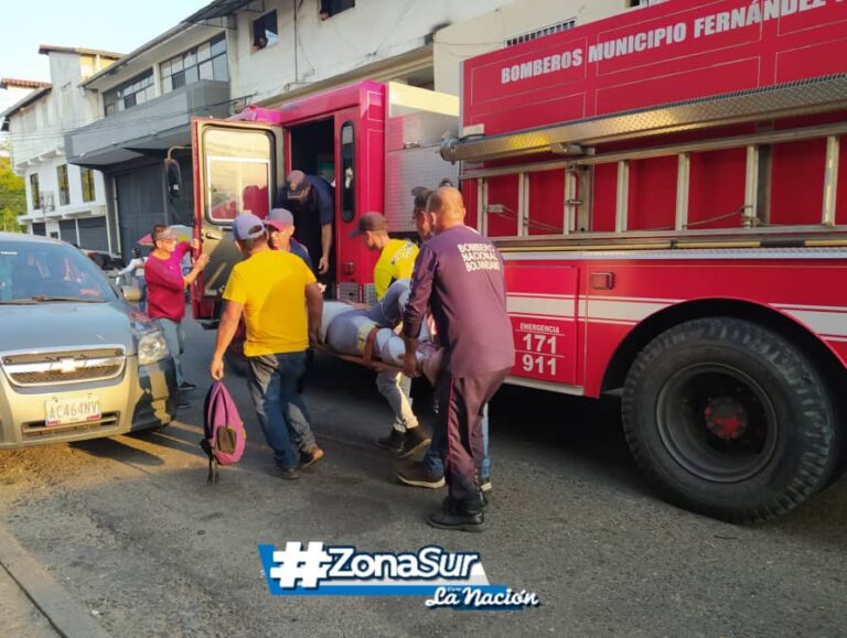 Dos damas lesionadas en accidente de moto en El Piñal