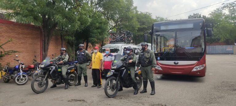 Siguen arribando ciclistas a la frontera