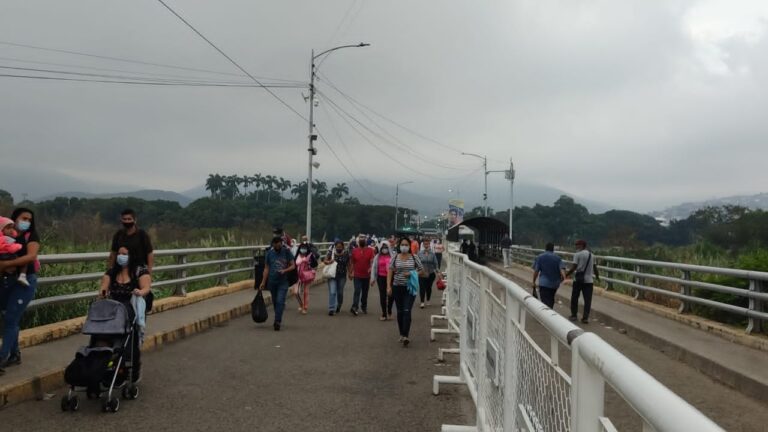 Así transcurre el tránsito por el puente Simón Bolívar
