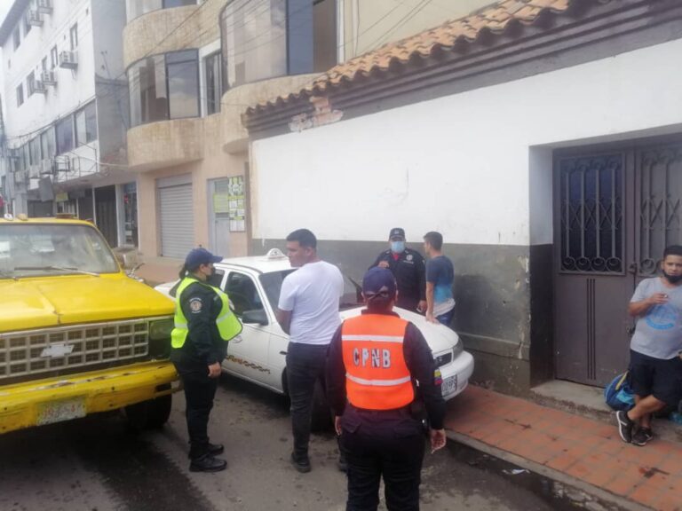 Despejan la avenida Venezuela de carros y motos